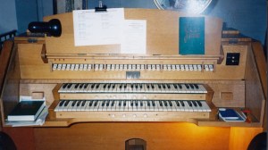 Old organ Console