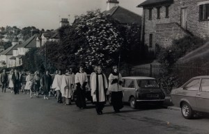 Procession to St Francis. I believe I see a couple of Cliff boys, Tony Lee Pollitt and Rev Lunn. But what was the occasion?